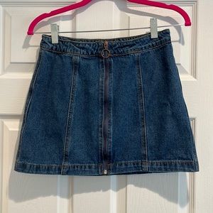 Denim skirt with zipper